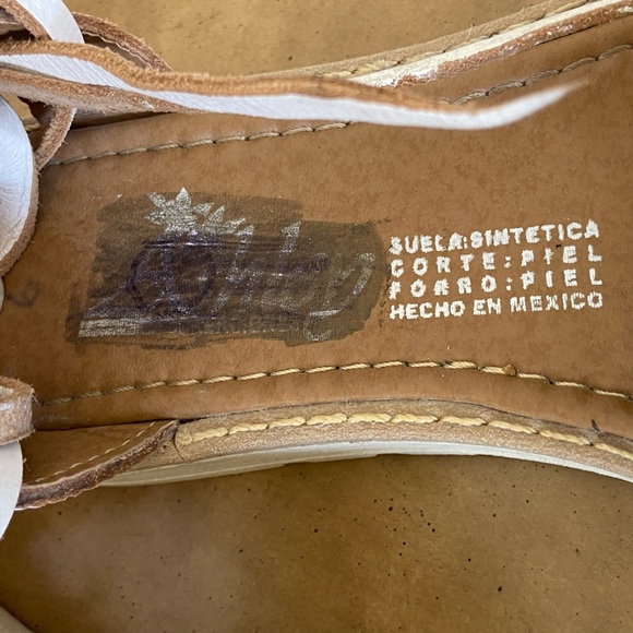 White Tie Lace Up Huaraches with Rose Design Marked Ashley Made in Mexico Sz 9 - Picture 5 of 11